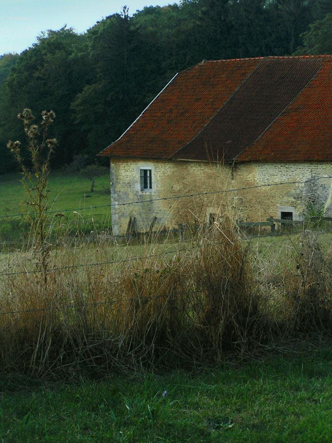 france-barn.jpg