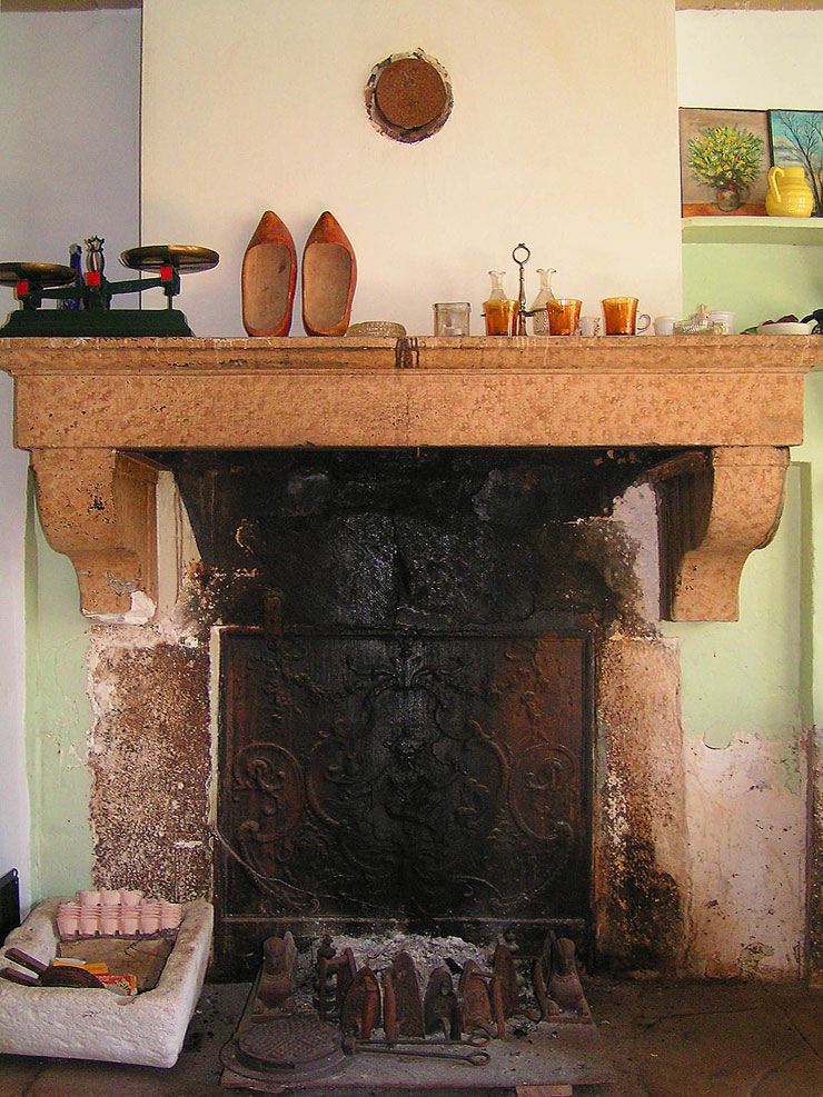 old-fireplace.jpg